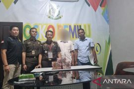 Kanwil DJP Sumbar-Jambi serahkan seorang pelaku kasus penggelapan pajak ke Kejaksaan