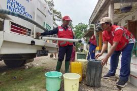 Pascabanjir bandang, PMI Jember salurkan 55.000 liter air bersih