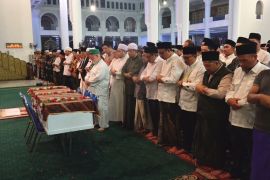 Ulama dari Turki pimpin Sholat Jenazah Prof Dr KH Ridlwan Nasir di MAS Jatim