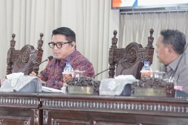 Rapat pimpinan DPRD-eksekutif bahas raperda penyertaan modal BPR dan PBG