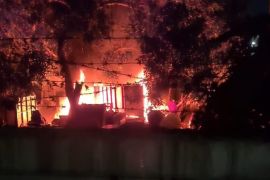 Lapak rongsok di Pasar Rebo terbakar akibat ledakan motor bekas