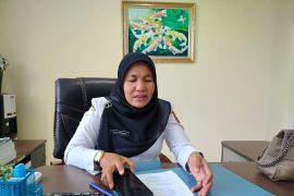 Ikan mati di keramba jaring apung Danau Maninjau dampak angin kencang capai 25 ton