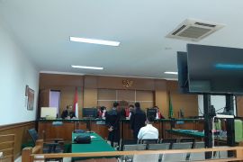 Mantan pegawai BRI Kota Tangerang didakwa korupsi dana KUR untuk judi online