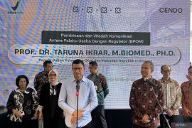 Kepala BPOM meninjau pabrik obat mata di Bandung guna perkuat kolaborasi