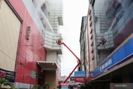 Lima orang dilaporkan hilang pada kebakaran Glodok Plaza