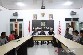 TNI AL Babel serahkan 60 ton biji timah ke PT Tommy Utama