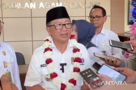 Pemkab Cianjur memberikan penghargaan dan sanksi sekolah untuk cegah tawuran