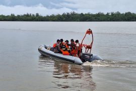 Tim SAR cari warga tenggelam di Muara Kali Yamas Asmat