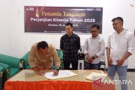 Bangun komitmen bersama, KPU Dompu tandatangani perjanjian kinerja
