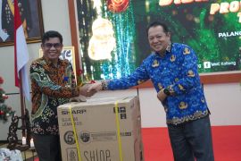Keluarga besar Diskominfosantik Kalteng rayakan suka cita Natal