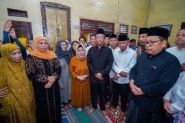 Khofifah sampaikan duka cita atas wafatnya ibunda Mahfud MD