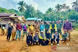 Kalsel buka jalan empat desa terisolasi bagi Suku Dayak Meratus HST