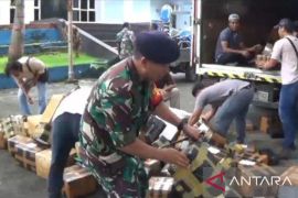 TNI AL gagalkan pengiriman rokok ilegal di Suramadu