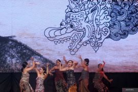 Perpaduan seni pertunjukan dengan ilustrasi digital