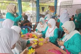 PT Timah bantu Sekolah Lansia Berdaya Belo Laut