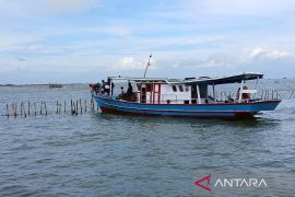 600 personel TNI dan nelayan bongkar pagar laut di Tangerang