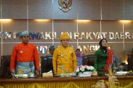 Pj Gubernur bersama Menko  Pangan tinjau pasar pastikan harga stabil