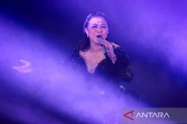 Single \"Sebaris Lirik Cinta\", kembalikan Diva Ruth Sahanaya ke dunia hiburan