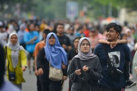 Cara jalan kaki yang efektif bakar lemak perut