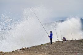 BMKG: Waspada gelombang tinggi kisaran 1,25-2,50 meter di perairan Babel Senin ini