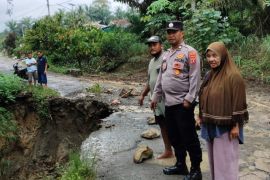 Empat titik longsor di Raya Kahean Simalungun dampak hujan deras