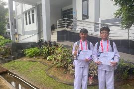 Fadhil dan Finza juara 1 lomba roket air tingkat Kota Pontianak