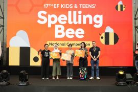 12 siswa juara kompetisi nasional Spelling Bee EF Kids & Teens ke-17