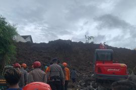Basarnas temukan seluruh buruh proyek korban longsor Ubung