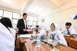 Wapres tinjau pelaksanaan MBG di SMAN 60 Jakarta