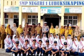 Police go to school edukasi Siswa di Pasaman disiplin berlalu lintas