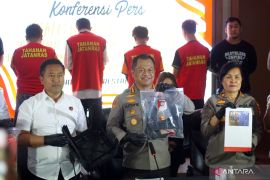 Polisi tangkap empat "debt collector" pengeroyok advokat di Surabaya