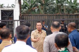 Bupati Karawang minta buka gerbang belakang PT CSI untuk memudahkan akses karyawan