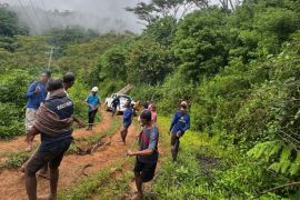 PLN bangun jaringan listrik di lima wilayah Pulau Flores