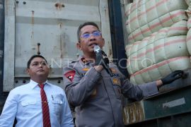 Polisi gagalkan penyelundupan pakaian bekas dari Malaysia