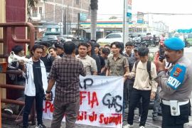 Massa aksi minta Polda Sumut tindak dugaan adanya mafia gas