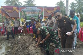 Polres Kaimana tanam jagung dukung swasembada pangan