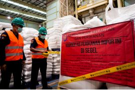 KKP menyegel 453 ton bahan baku pakan ikan impor di Banten