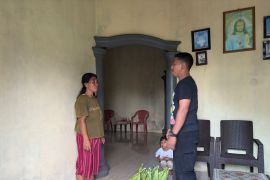 Brimob distribusi hasil panen jagung ke masyarakat Malut