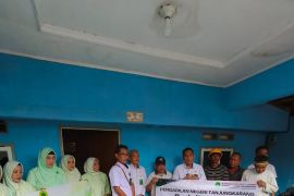 PN Tanjungkarang-Dharmayukti Karini berikan bantuan sembako kepada warga terdampak banjir