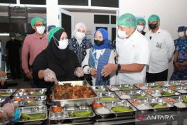 Kepala Staf Kepresidenan memantau MBG di Lanud Husein Sastranegara