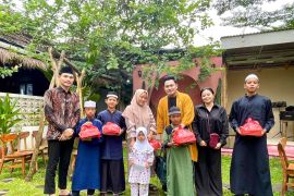 Makeup artist Achin Lamba rambah bisnis resto dan kafe di 'Piring Cantik'