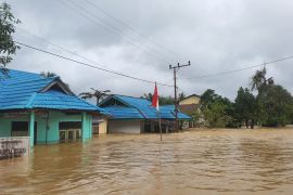 Dua Kecamatan di Bengkayang terendam banjir dan jembatan ambruk