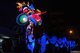 Replika naga bersinar di Pontianak