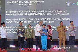 Pemkot Surabaya ajak siswa peduli lingkungan