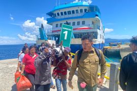 BKSDA Maluku sita satu opsetan tanduk rusa di Pelabuhan Hunimua