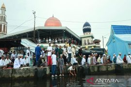 Sekda HSU hadiri kegiatan keagamaan di Danau Panggang