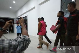 Kejati PB tahan tersangka kasus korupsi jalan Mogoy-Merdey Bintuni