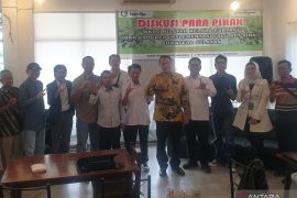 Instansi kehutanan bersama aktivis lingkungan Sumsel bahas emisi GRK