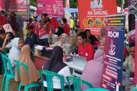 Bangka Selatan berikan pelayanan jemput bola di Desa Airgegas melalui program Aik Bakung