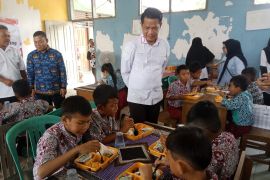 Lapas Tanjungpandan sajikan 60 porsi MBG untuk siswa SD 11 Badau